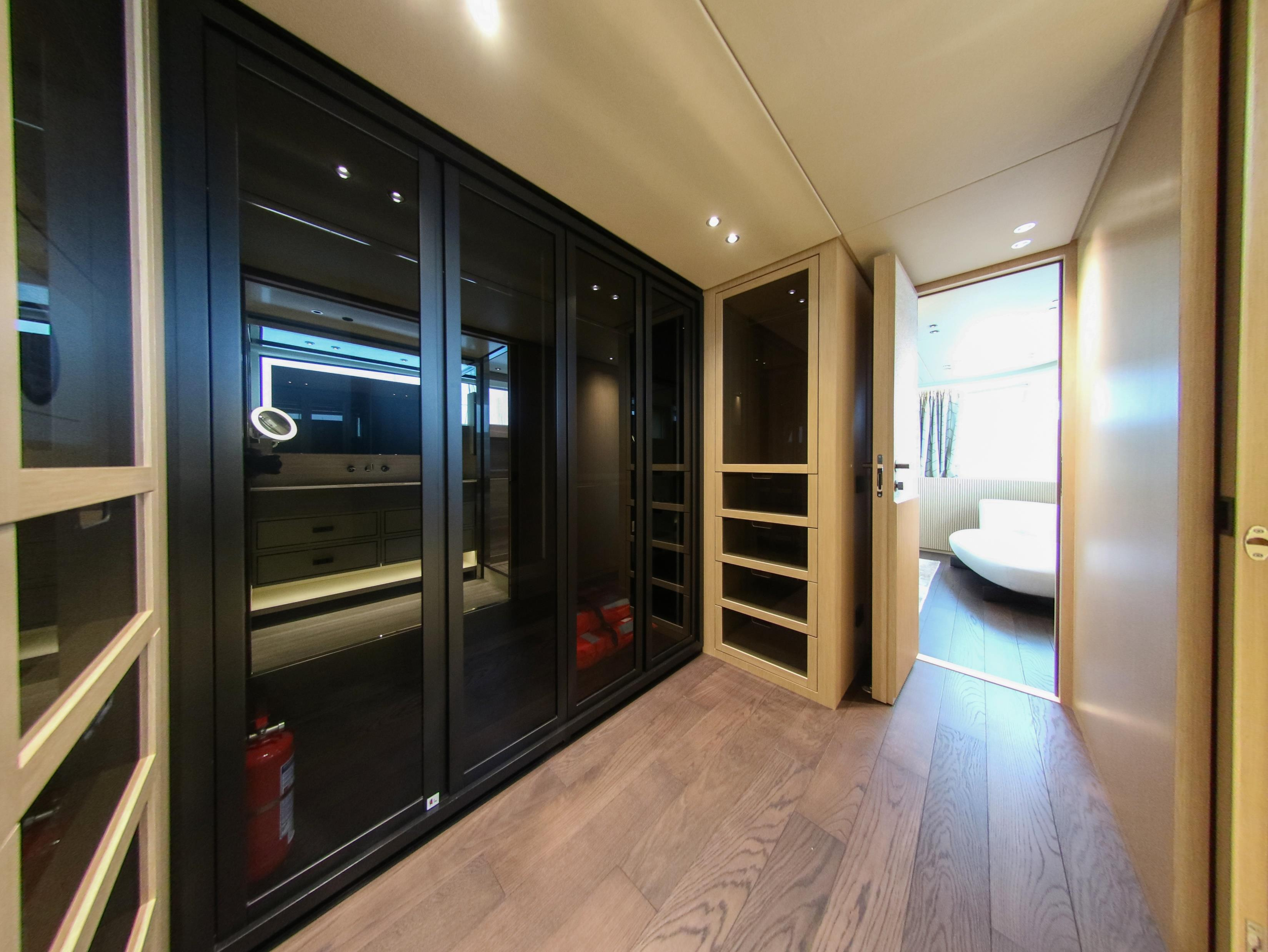 FLORI interior — master cabin